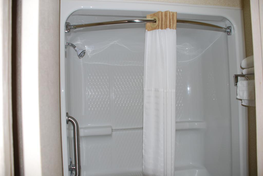Chief Motel Fayetteville Room photo